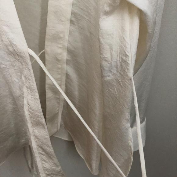 Adjustable Zara Wrap Shirt V-Neck Collar Shimmery Crinkle Cream/Off White Medium - Picture 8 of 15